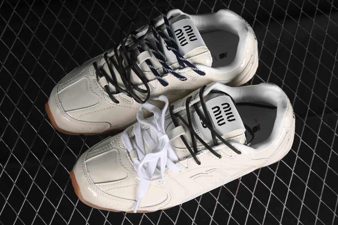 MiuMiu x New Balance 530 Series Miu Miu Co branded Running Shoes插图3